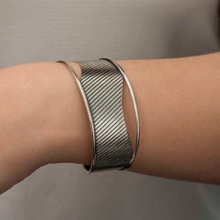 gumus-eskitme-desenli-bayan-bilezik-6121-bilezikler-gumush-39074-61-B gumus-eskitme-desenli-bayan-bilezik-6121-bilezikler-gumush-39074-61-B