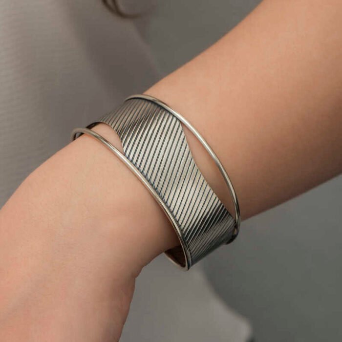 gumus-eskitme-desenli-bayan-bilezik-6121-bilezikler-gumush-39076-61-B gumus-eskitme-desenli-bayan-bilezik-6121-bilezikler-gumush-39076-61-B