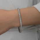 gumus-isikli-kutulu-4-mm-beyaz-tasli-su-yolu-kadin-bileklik-su-yolu-bileklikler-gumush-49035-84-B