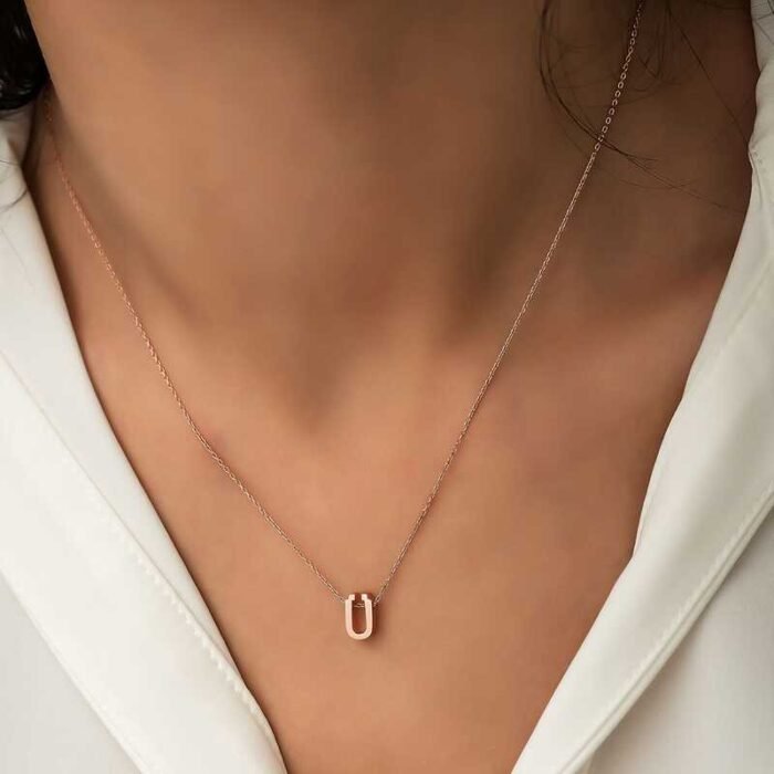 gumus-rose-3-boyutlu-u-harf-bayan-kolye-harfli-kolyeler-gumush-37909-59-B gumus-rose-3-boyutlu-u-harf-bayan-kolye-harfli-kolyeler-gumush-37909-59-B
