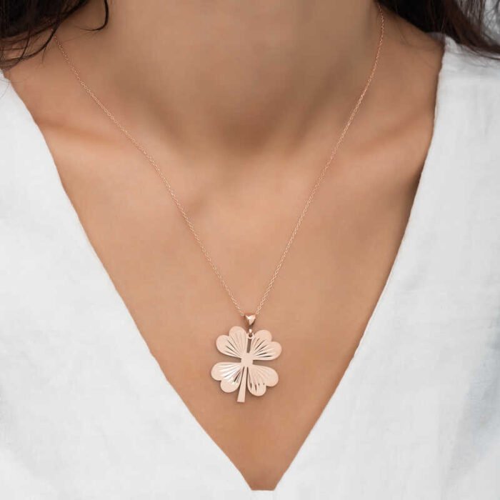 gumus-rose-dort-yaprak-rose-yonca-bayan-kolye-tasz-kolyeler-gumush-36296-55-B gumus-rose-dort-yaprak-rose-yonca-bayan-kolye-tasz-kolyeler-gumush-36296-55-B