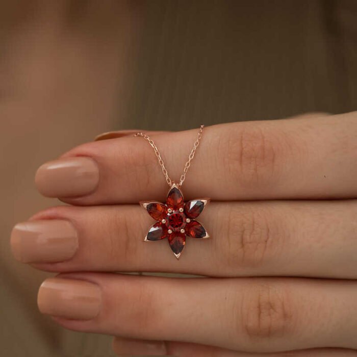 gumus-rose-kirmizi-cicek-kolye-yaprak-iek-kolyeler-gumush-35262-51-B gumus-rose-kirmizi-cicek-kolye-yaprak-iek-kolyeler-gumush-35262-51-B