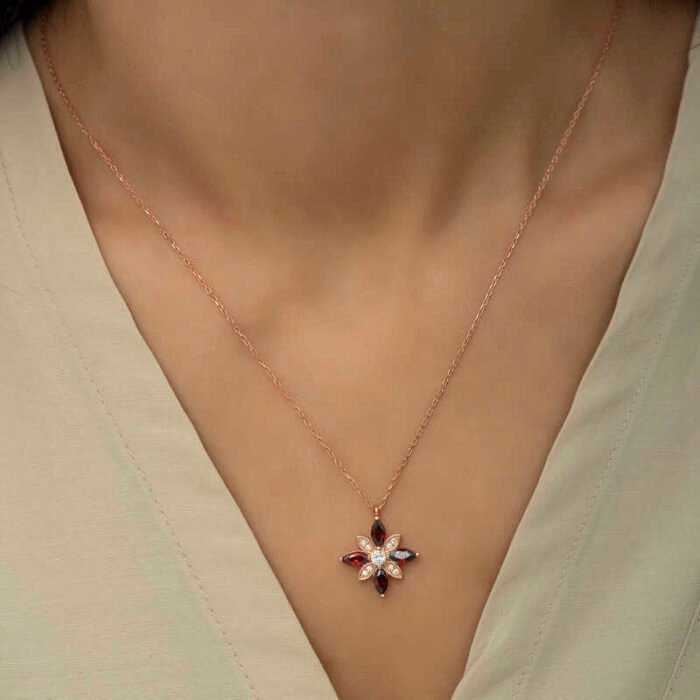 gumus-rose-kirmizi-tasli-umut-cicegi-kolye-yaprak-iek-kolyeler-gumush-0-38432-60-B gumus-rose-kirmizi-tasli-umut-cicegi-kolye-yaprak-iek-kolyeler-gumush-0-38432-60-B