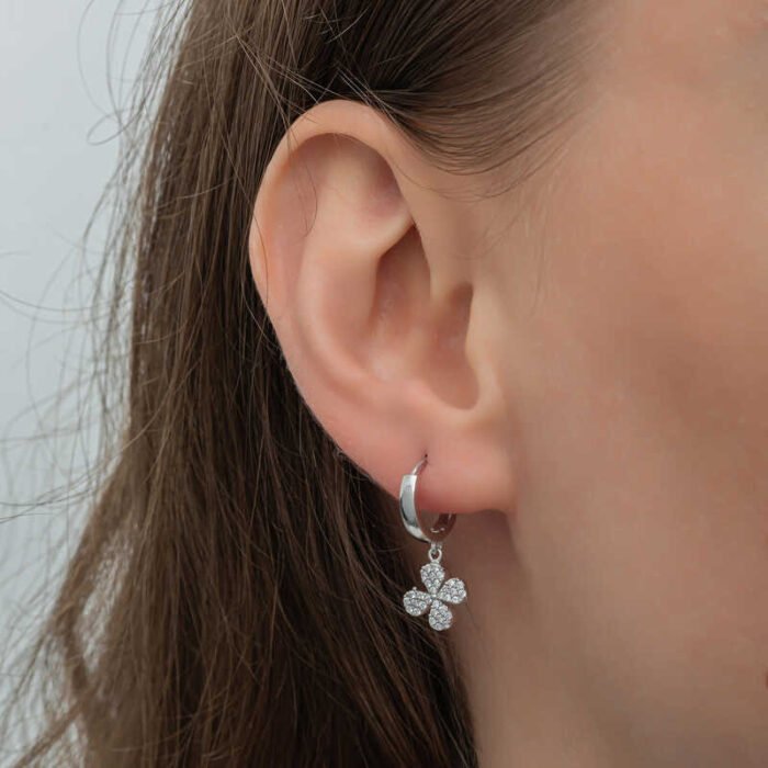 gumus-sallantili-yonca-kadin-kupe-iek-kpeler-gumush-49233-84-B