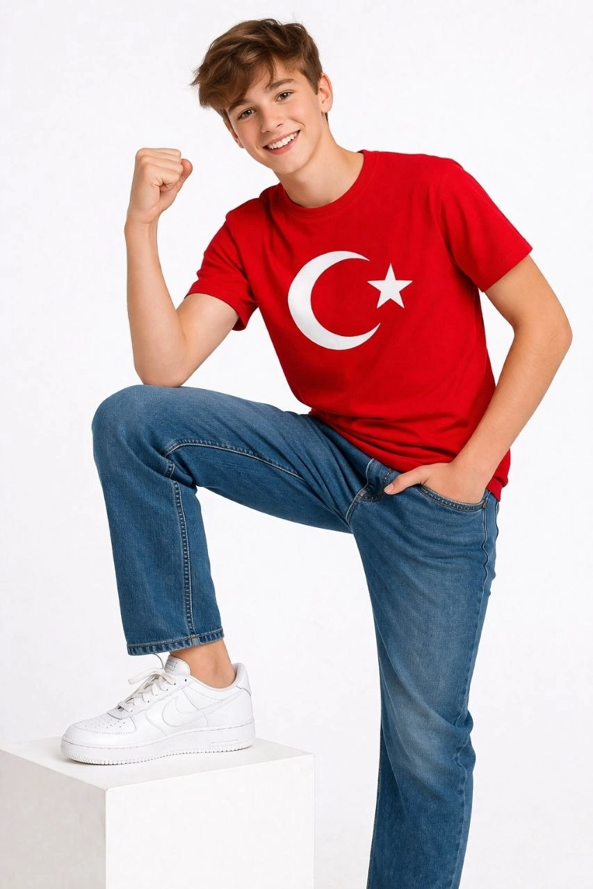 Erkek Çocuk Tişört Bisiklet Yaka Ay Yıldız Bayrak Baskılı T-Shirt – Kırmızı