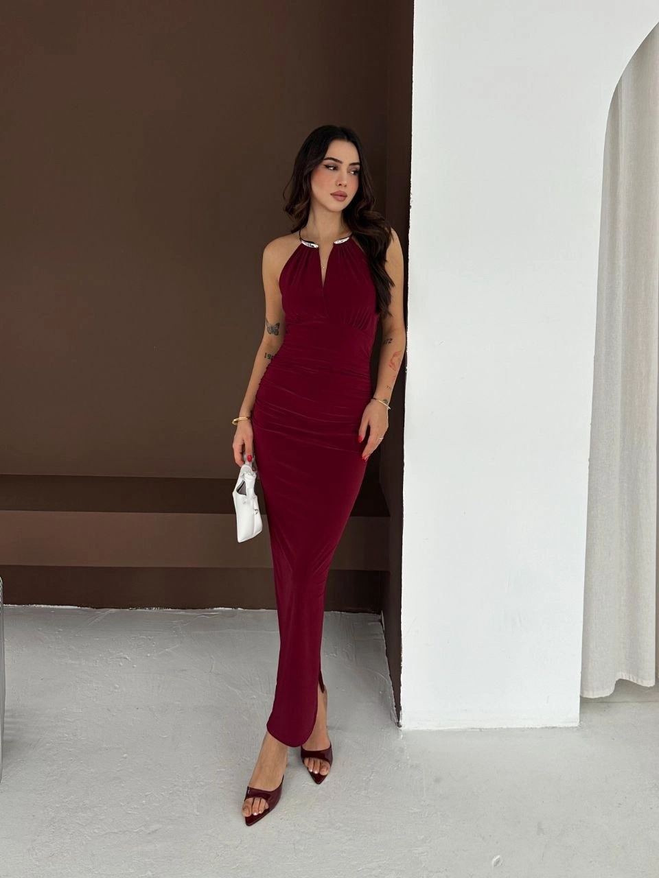 Kadın Uzun Abiye Elbise Yırtmaçlı Sırt Dekolteli Şık Gece Elbisesi – Bordo