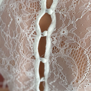 Kadın Dantel Detaylı Derin Dekolte Body Şık Kolsuz Yazlık Bodysuit – Beyaz