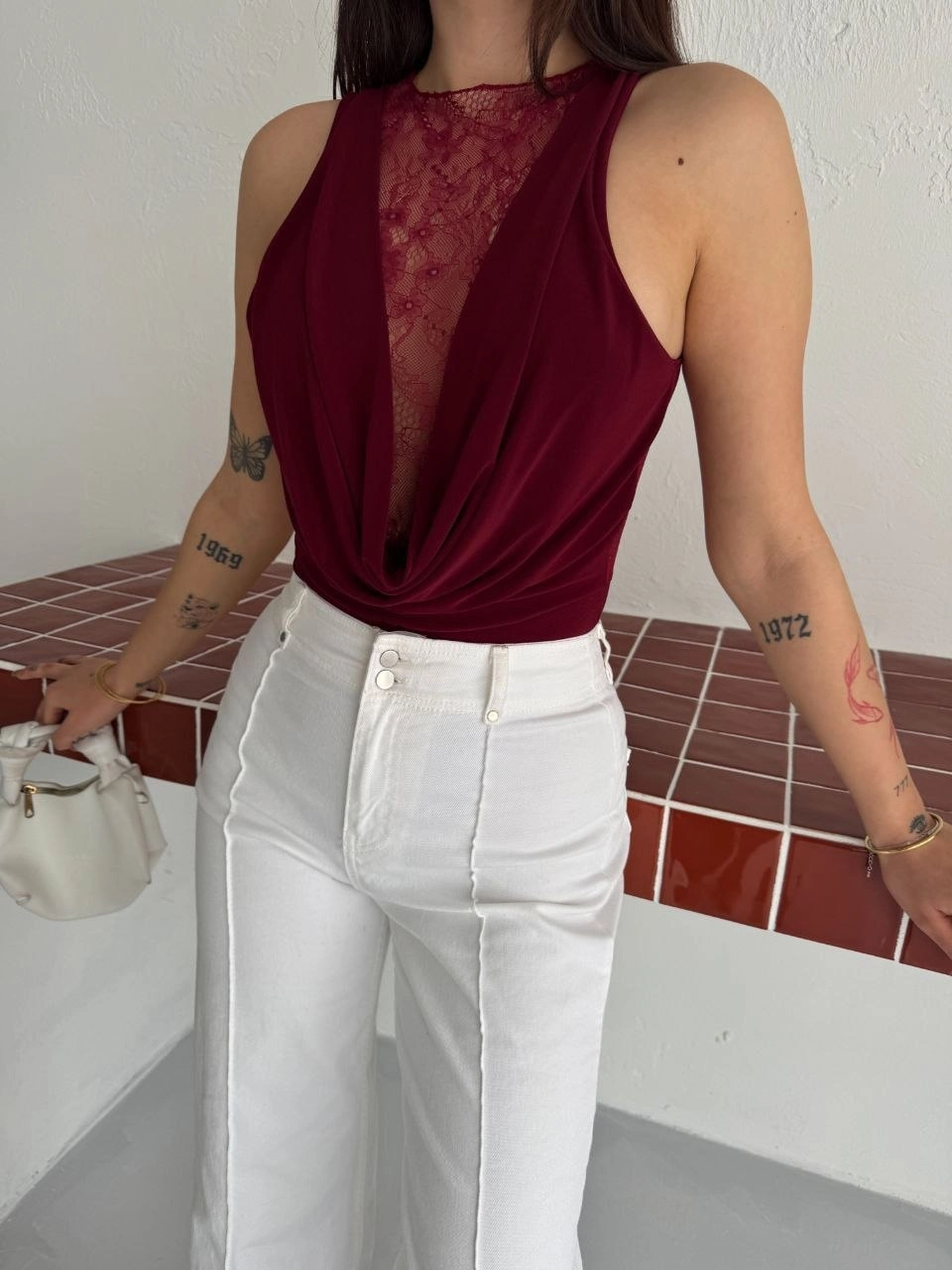 Kadın Dantel Detaylı Derin Dekolte Body Şık Kolsuz Yazlık Bodysuit – Bordo