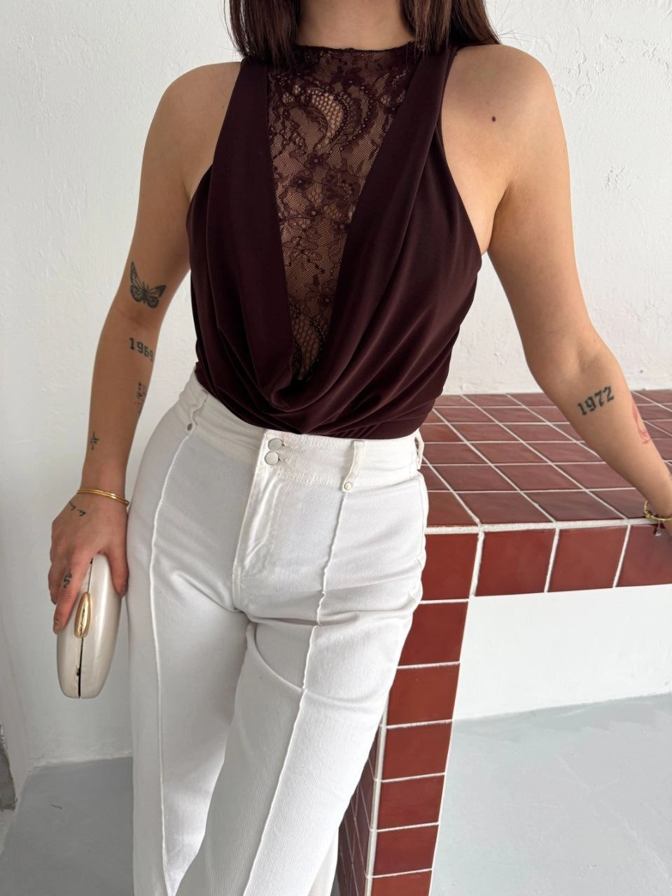 Kadın Dantel Detaylı Derin Dekolte Body Şık Kolsuz Yazlık Bodysuit – Kahvrenegi