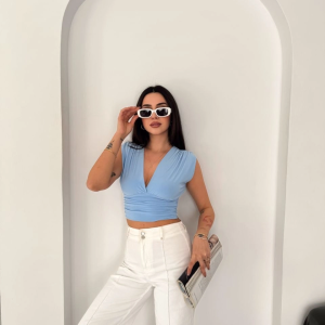 Kadın Vatkalı Kolsuz V Yaka Drapeli Crop Bluz Likralı Fit – Bebek Mavisi