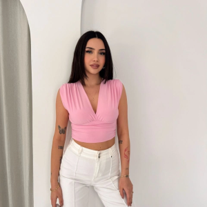 Kadın Vatkalı Kolsuz V Yaka Drapeli Crop Bluz Likralı Fit – Pembe