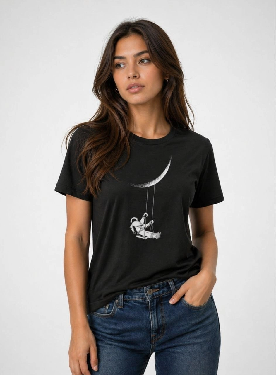 Kadın Astronot Ay Temalı Tişört Kısa Kol Yazlık Bisiklet Yaka T-Shirt – Siyah