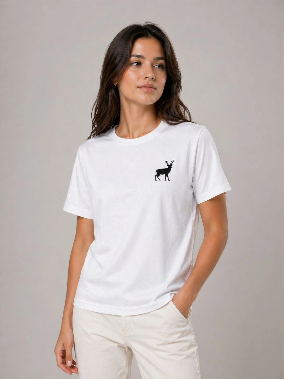 Kadın Minimal Geyik Logolu Tişört Bisiklet Yaka Kısa kol Yazlık T-Shirt – Beyaz