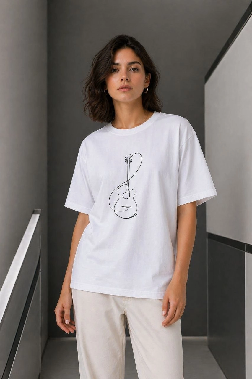 Kadın Minimal Gitar Baskılı Tişört T-Shirt Yazlık Kısa Kol Bisiklet Yaka T-Shirt – Beyaz