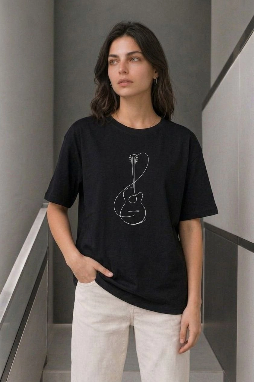 Kadın Minimal Gitar Baskılı Tişört T-Shirt Yazlık Kısa Kol Bisiklet Yaka T-Shirt – Siyah