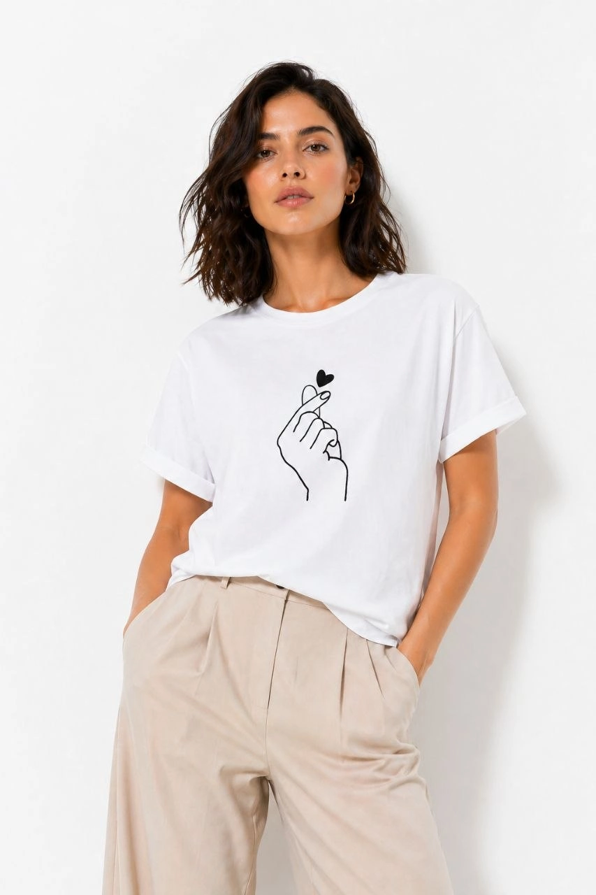 Kadın Kore Parmak Kalp Aşk Temalı Minimal Baskılı Tişört Yazlık Kısa Kol T-Shirt – Beyaz