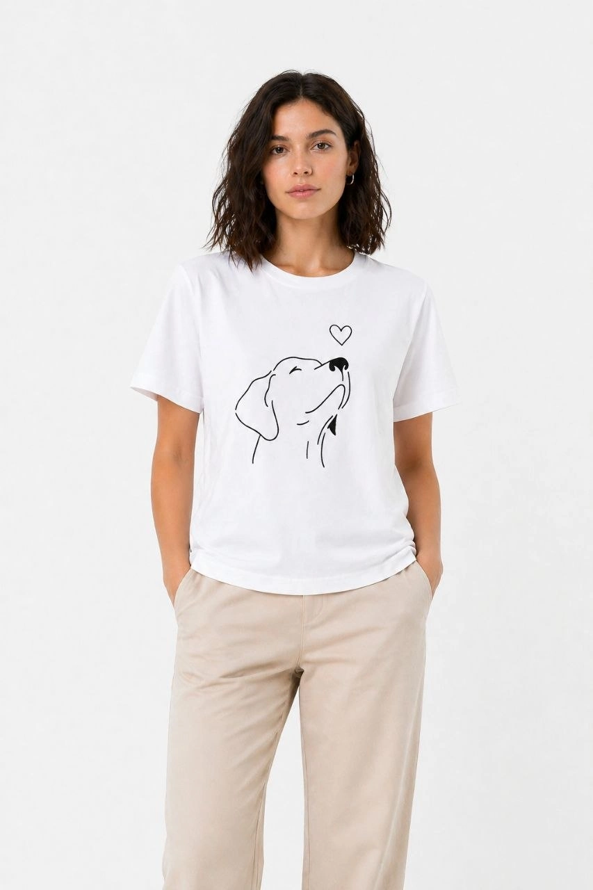 Kadın Köpek Figürlü Minimal Baskılı Tişört Kısa Kol Yazlık T-Shirt – Beyaz