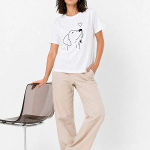 Kadın Köpek Figürlü Minimal Baskılı Tişört Kısa Kol Yazlık T-Shirt – Beyaz