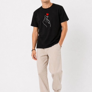 Erkek Kore Parmak Kalp Aşk Temalı Minimal Baskılı Tişört Yazlık Kısa Kol T-Shirt – Siyah