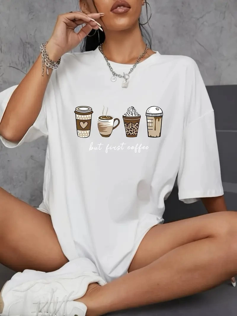Kadın Kahve Desen Baskılı Tişört Kısa Kol Bisiklet Yaka Oversize T-Shirt – Beyaz