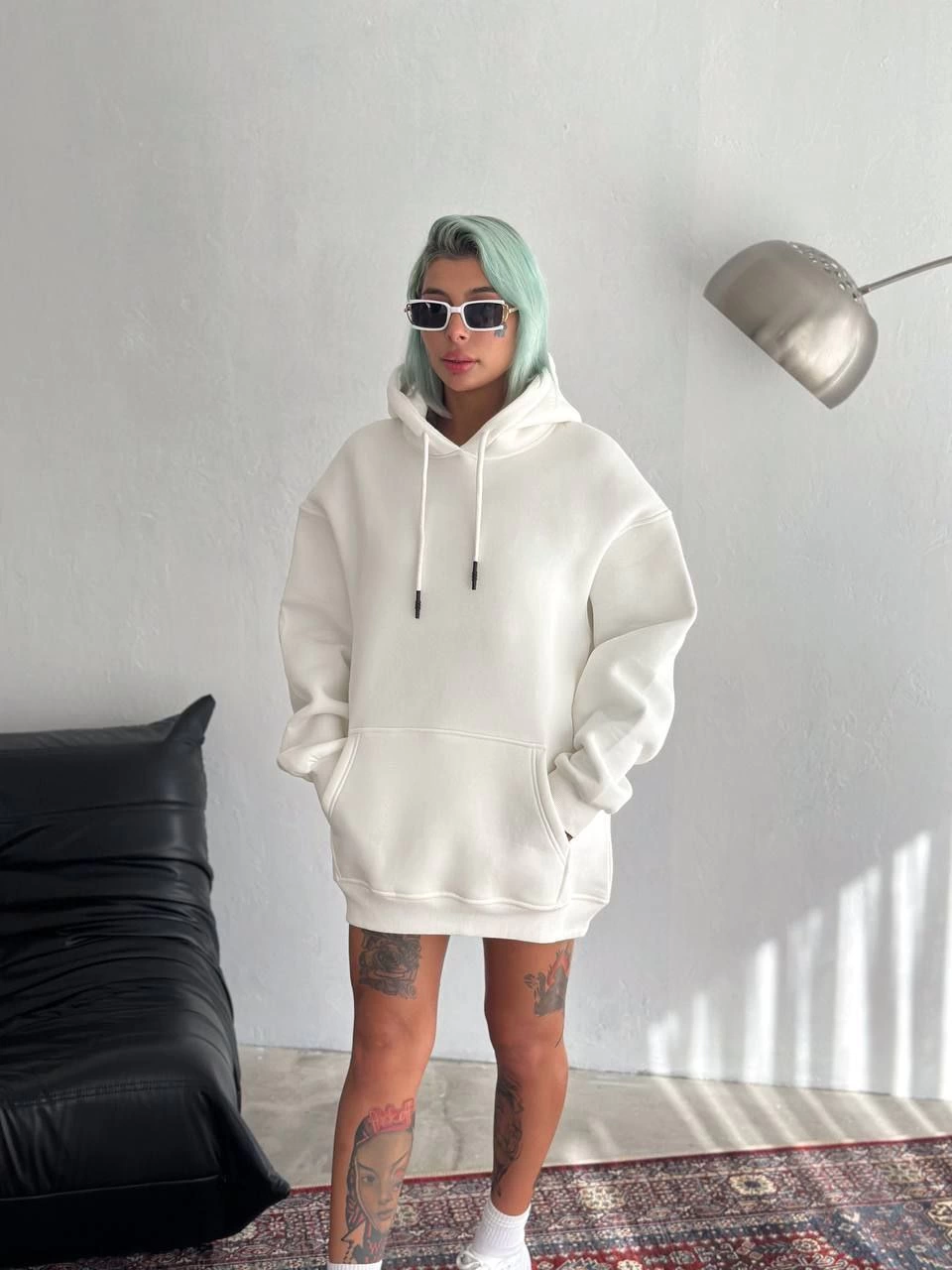Kadın Kapüşonlu Kanguru Cepli 3 İplik Pamuklu Oversize Hoodie Sweatshirt – Beyaz