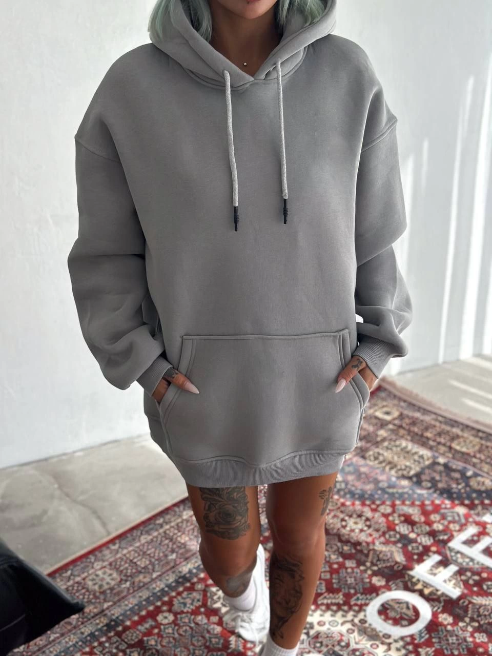 Kadın Kapüşonlu Kanguru Cepli 3 İplik Pamuklu Oversize Hoodie Sweatshirt – Boyalı Gri