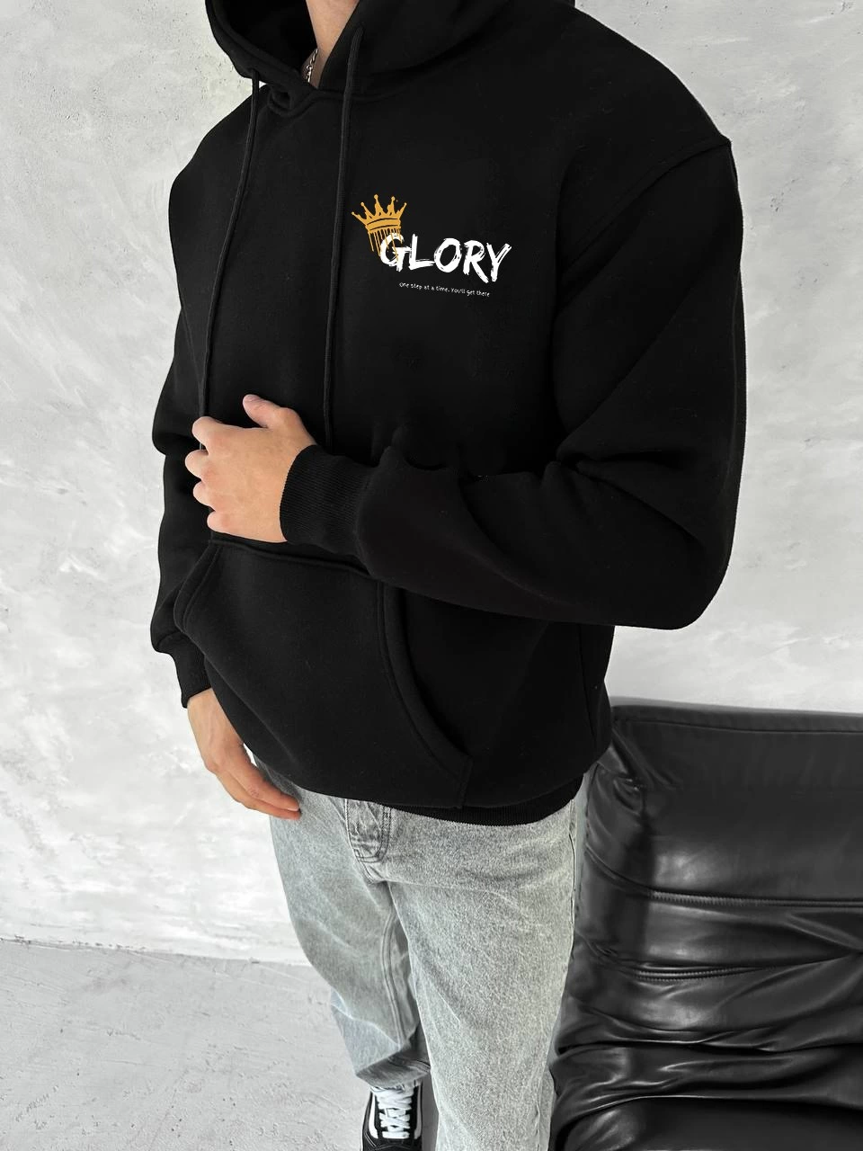 Erkek Kapüşonlu Kanguru Cepli Sweatshirt 3 İplik Pamuklu Baskılı Hoodie – Siyah