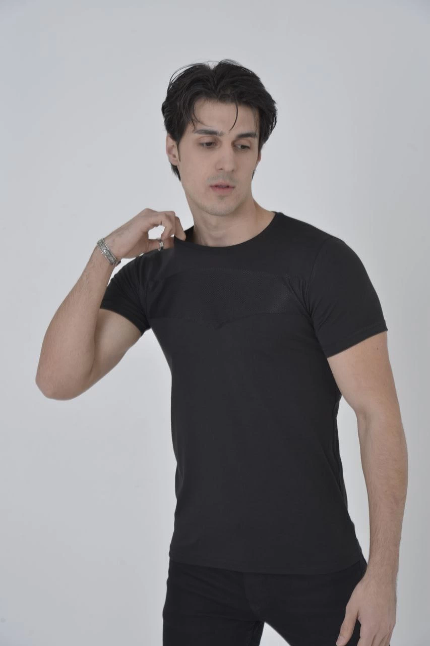 Erkek Göğüs File Aksesuarlı T-shirt – Siyah