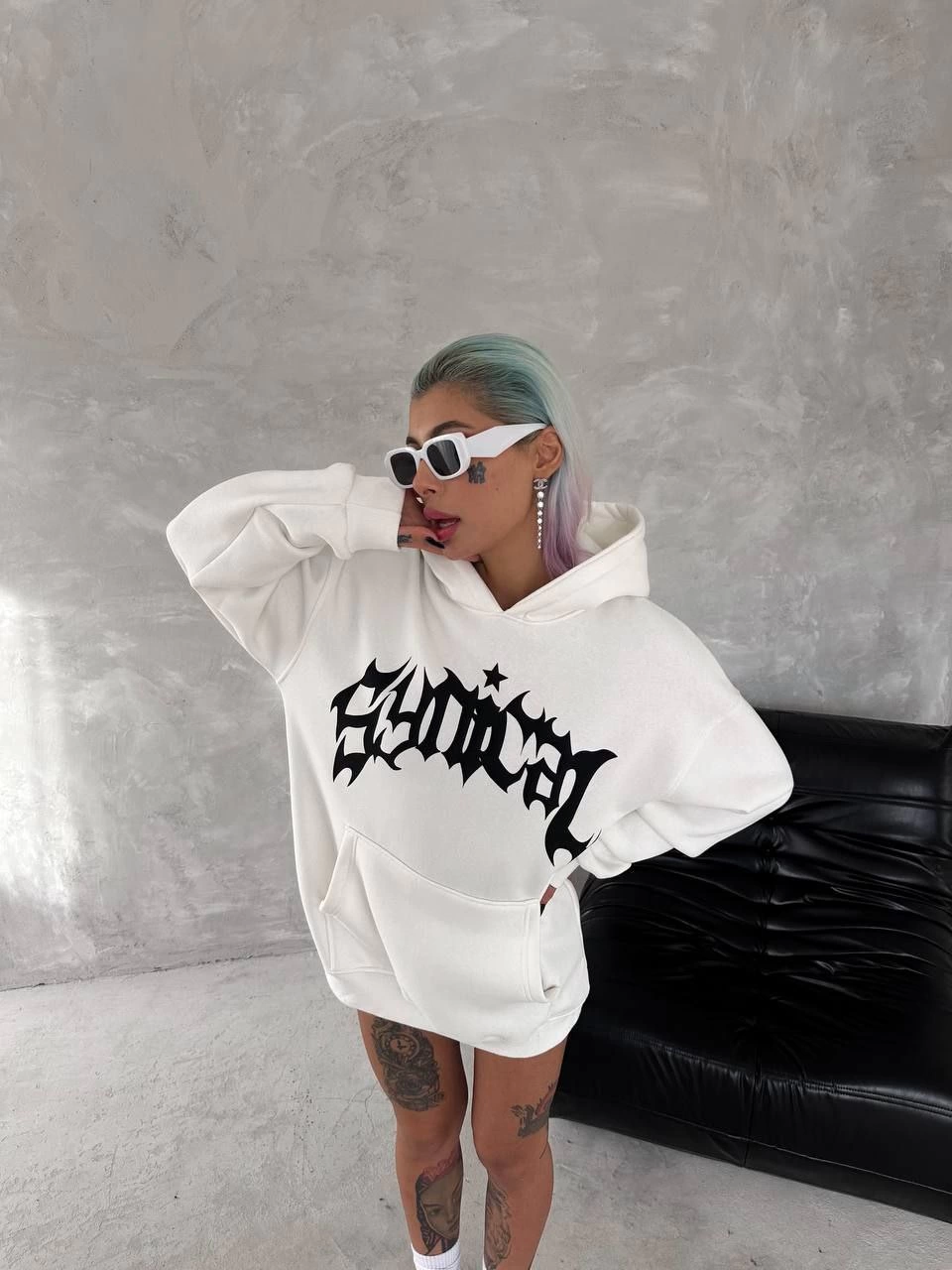 Kadın Oversize Kapüşonlu Cepli Baskılı 3 İplik Pamuklu Hoodie Sweatshirt – Beyaz
