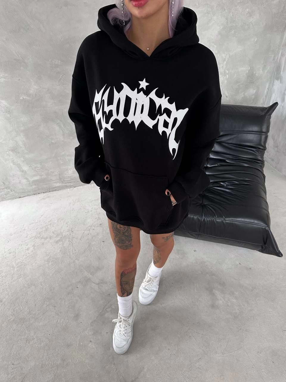 Kadın Oversize Kapüşonlu Cepli Baskılı 3 İplik Pamuklu Hoodie Sweatshirt – Siyah