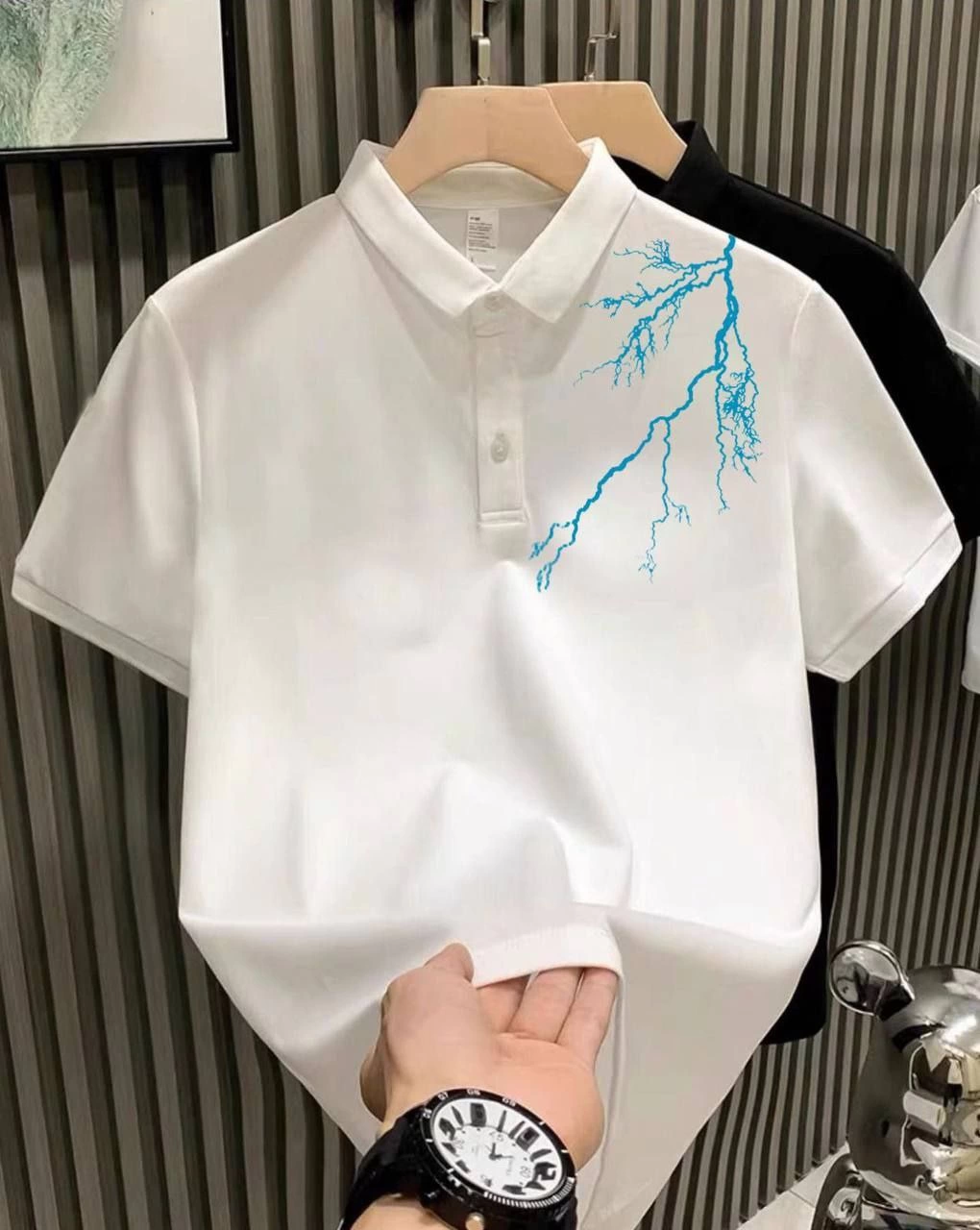 ERKEK Polo Yaka Tişört Düğmeli Pike Yıldırım Baskılı T-Shirt – Beyaz