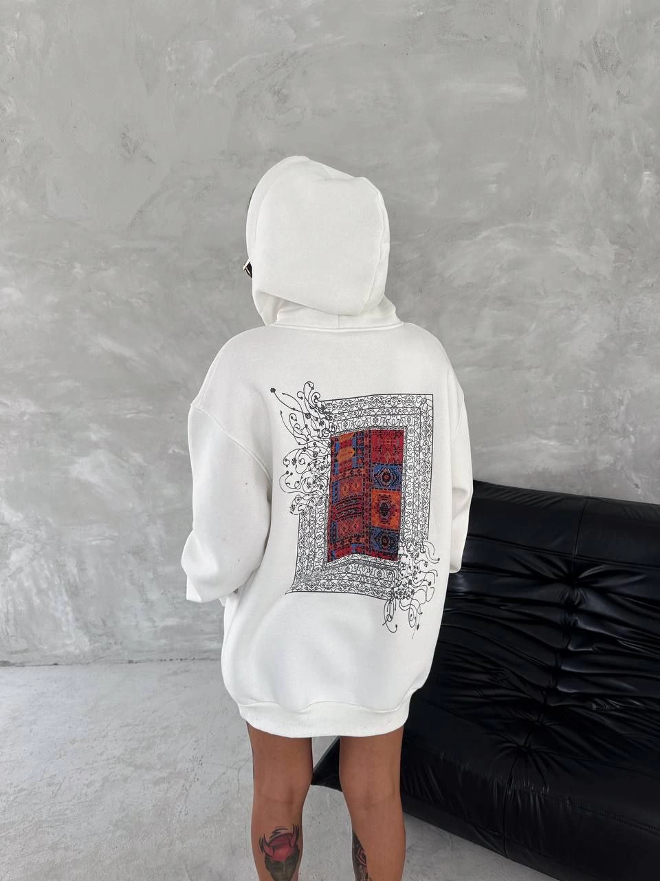 Kadın Kapüşonlu Kanguru Cepli Sweatshirt 3 İplik Pamuklu Baskılı Hoodie – Beyaz