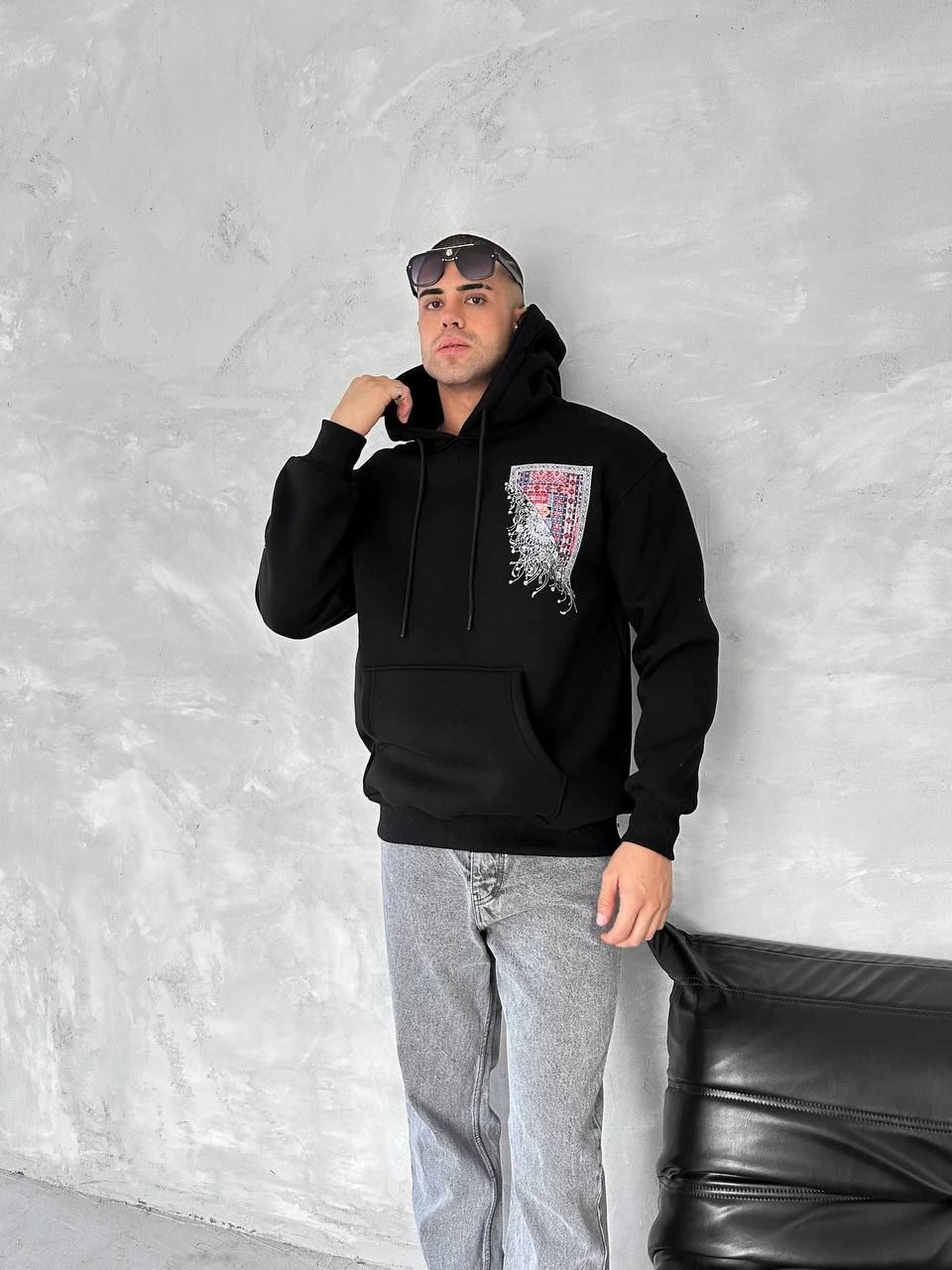 Erkek Kapüşonlu Kanguru Cepli Sweatshirt 3 İplik Pamuklu Baskılı Hoodie – Siyah