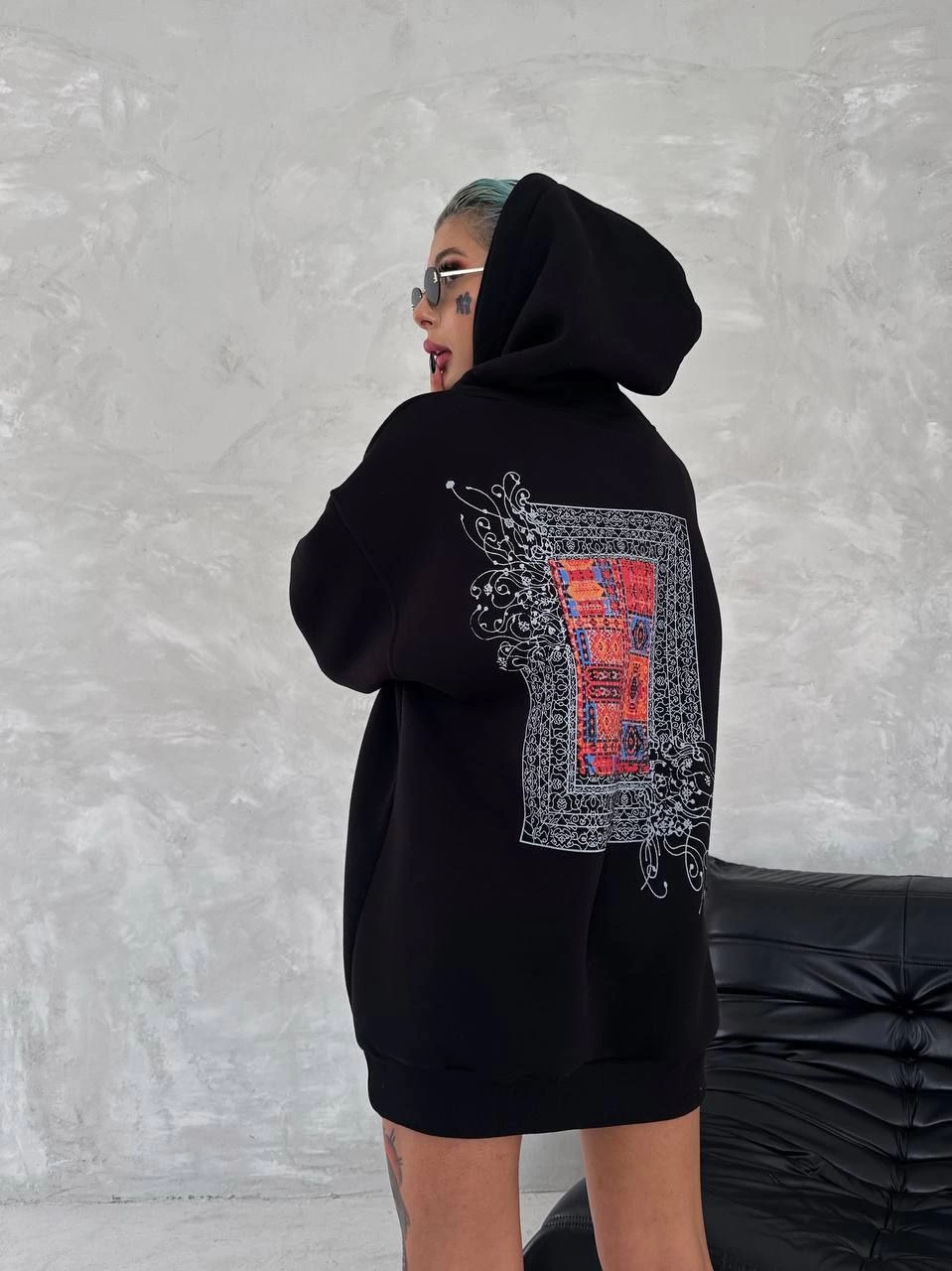 Kadın Kapüşonlu Kanguru Cepli Sweatshirt 3 İplik Pamuklu Baskılı Hoodie – Siyah